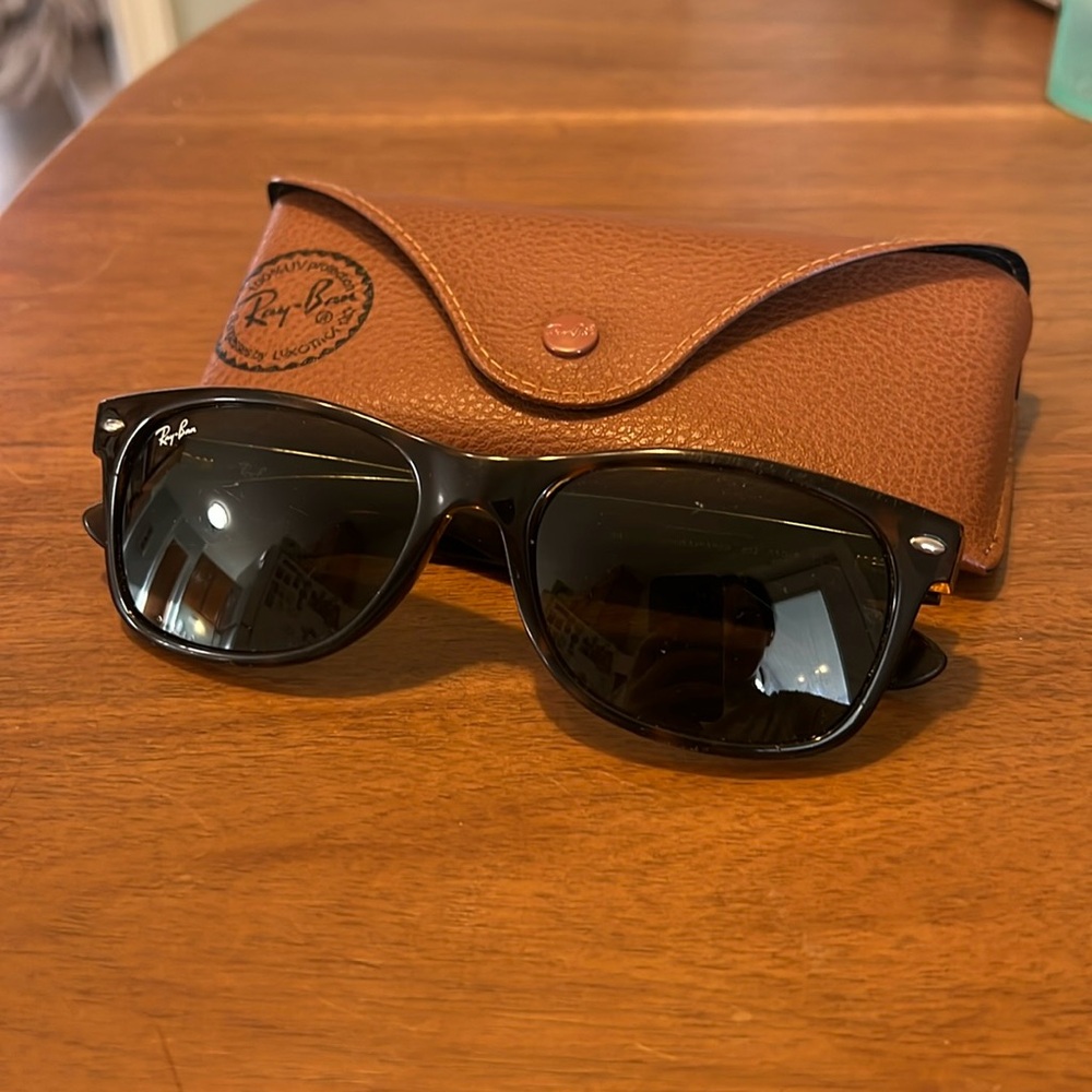 Ray-Ban New Wayfarer Classic Sunglasses in Tortoise